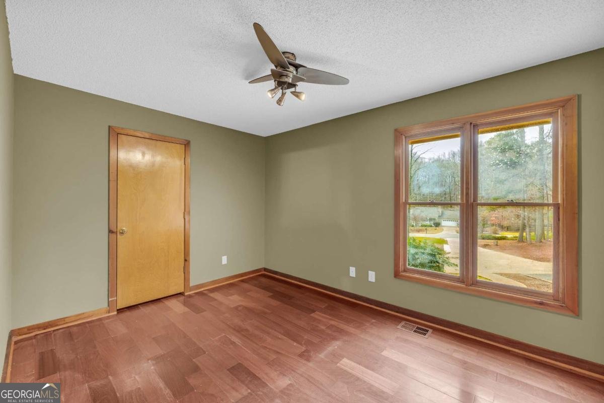 6302 Valley Stream Drive Cumming - 27