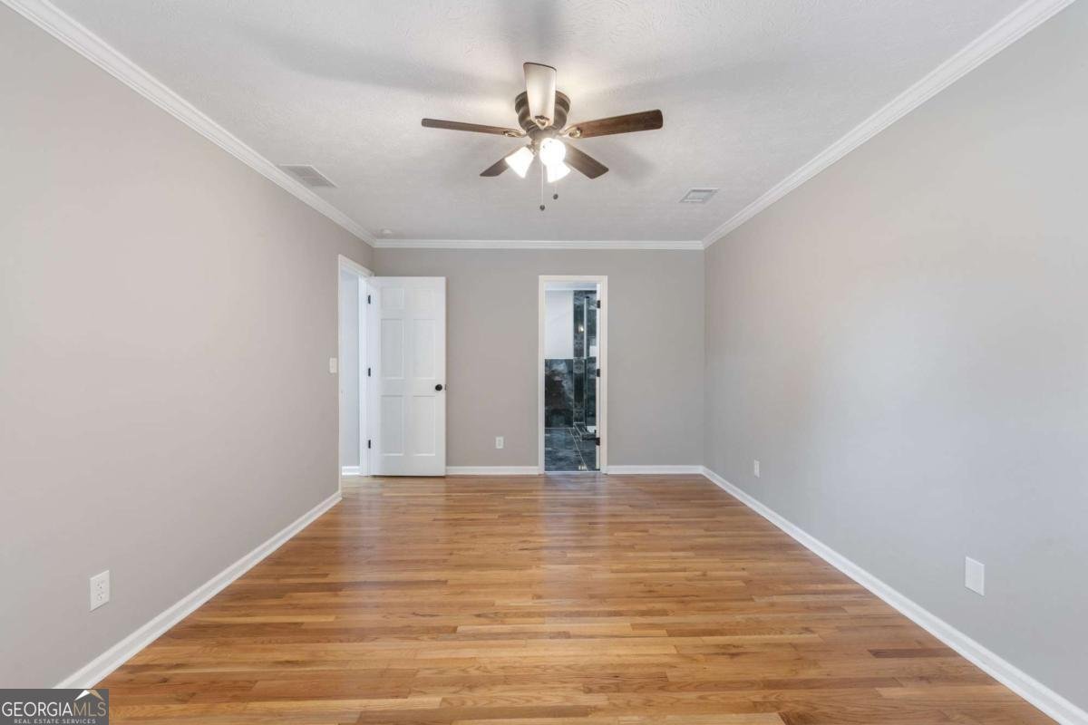 1001 Gunners Walk Tucker - 15