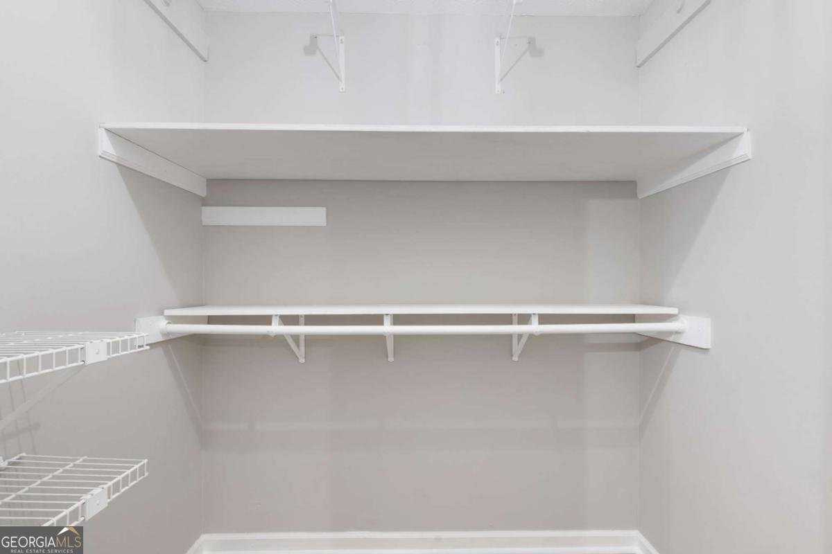 1001 Gunners Walk Tucker - 18