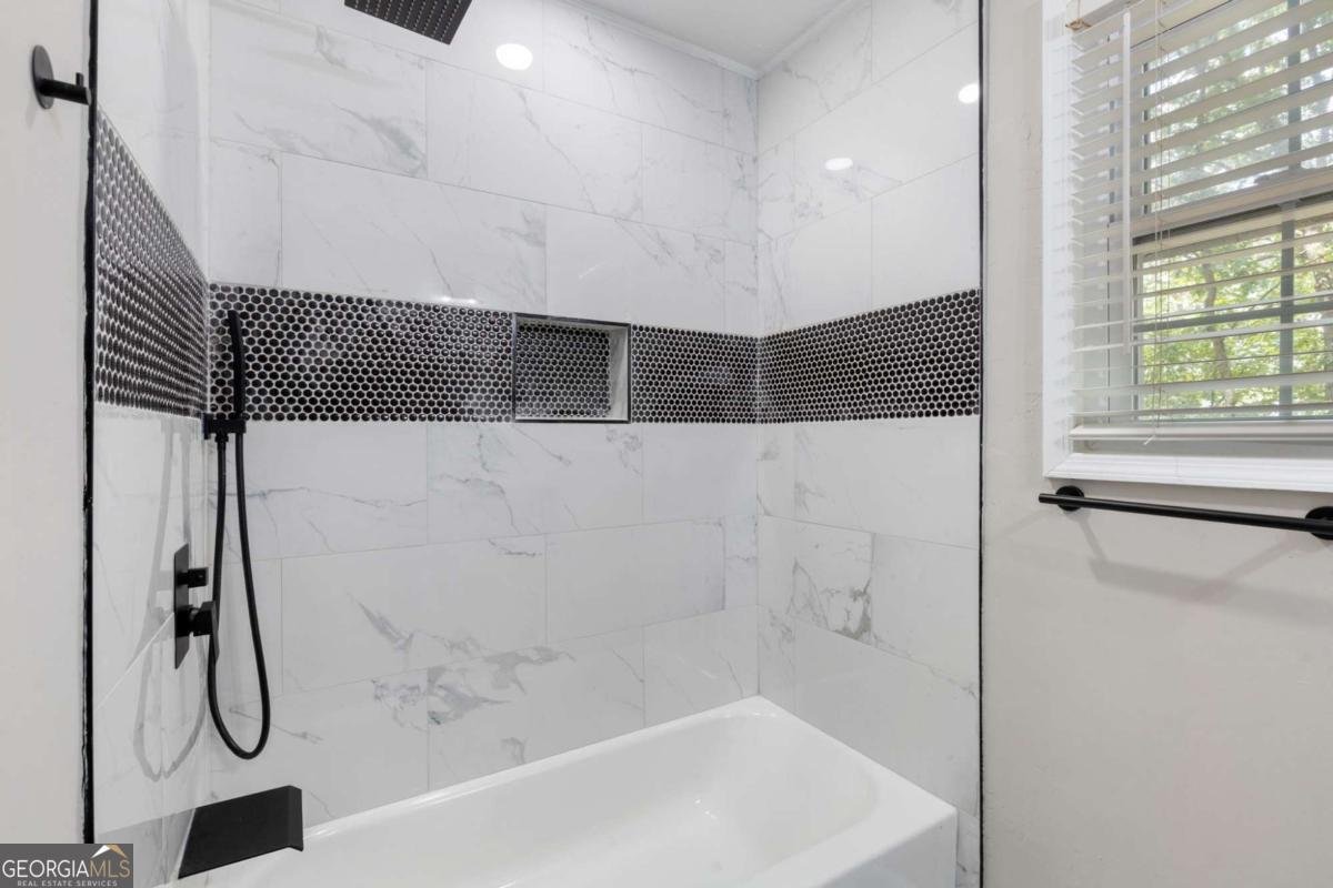 1001 Gunners Walk Tucker - 21