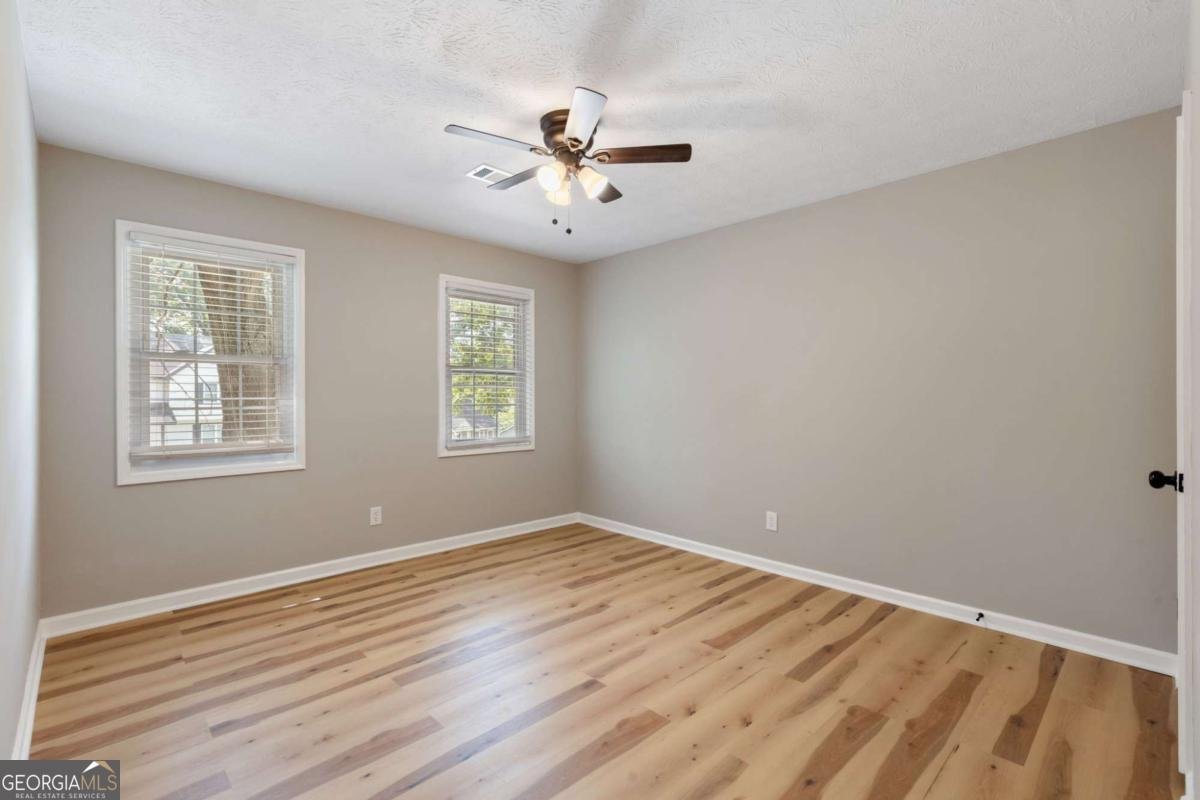 1001 Gunners Walk Tucker - 23