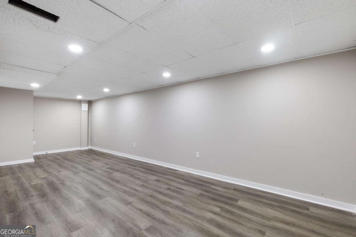 1001 Gunners Walk Tucker - 26