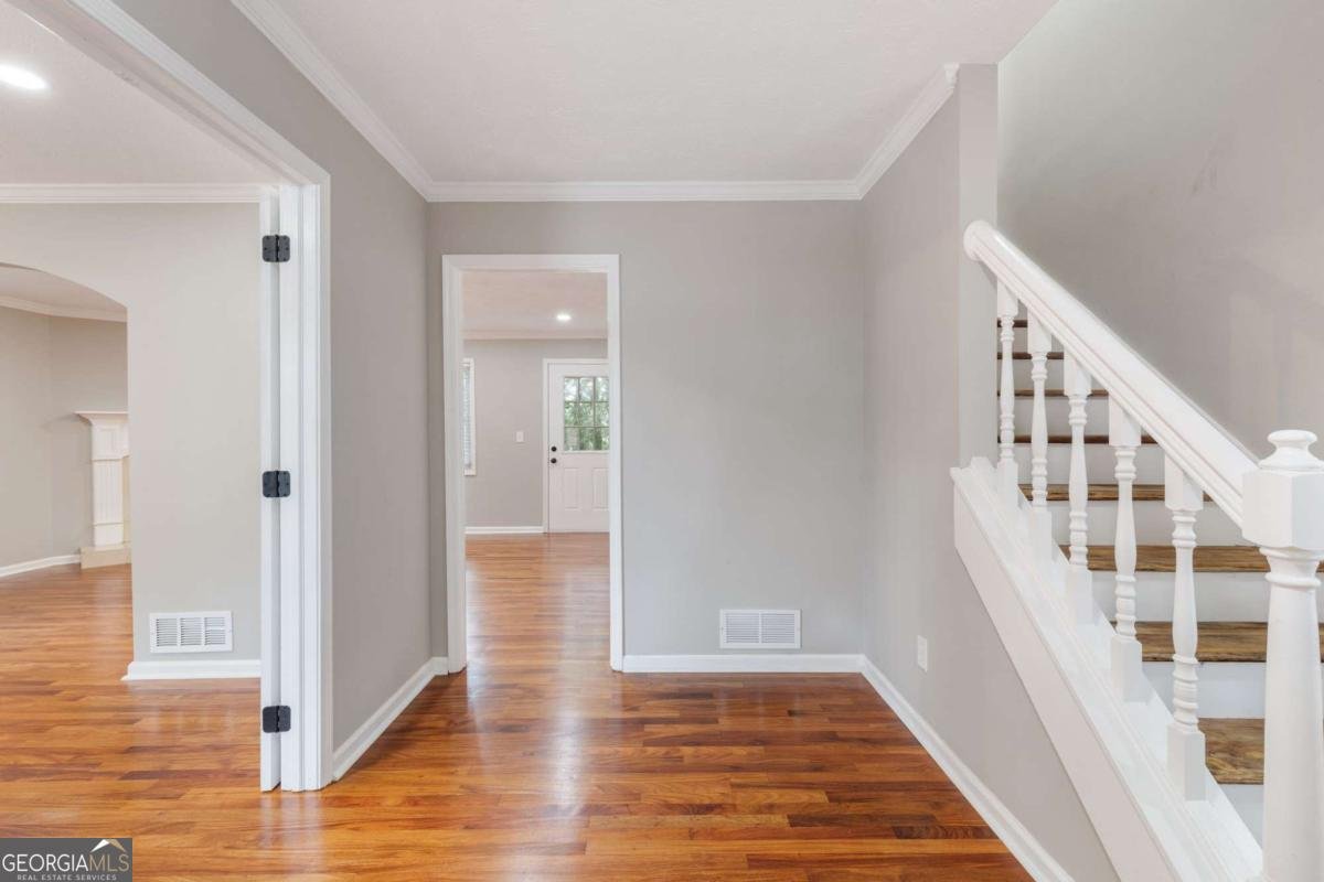 1001 Gunners Walk Tucker - 4