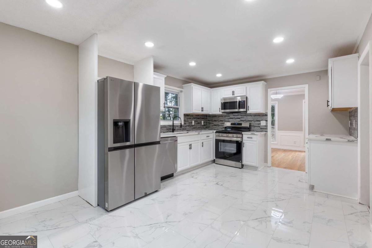 1001 Gunners Walk Tucker - 9