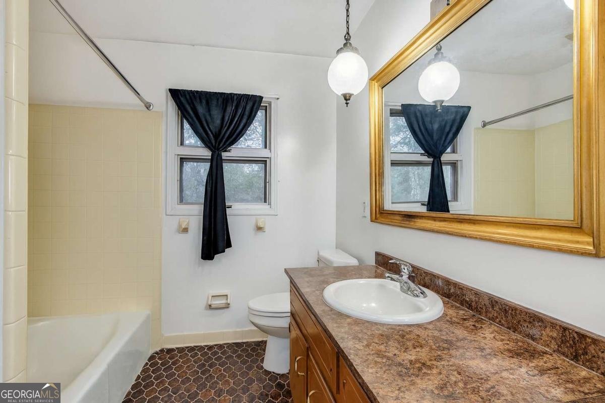 2305 Eastgate Drive Snellville - 28