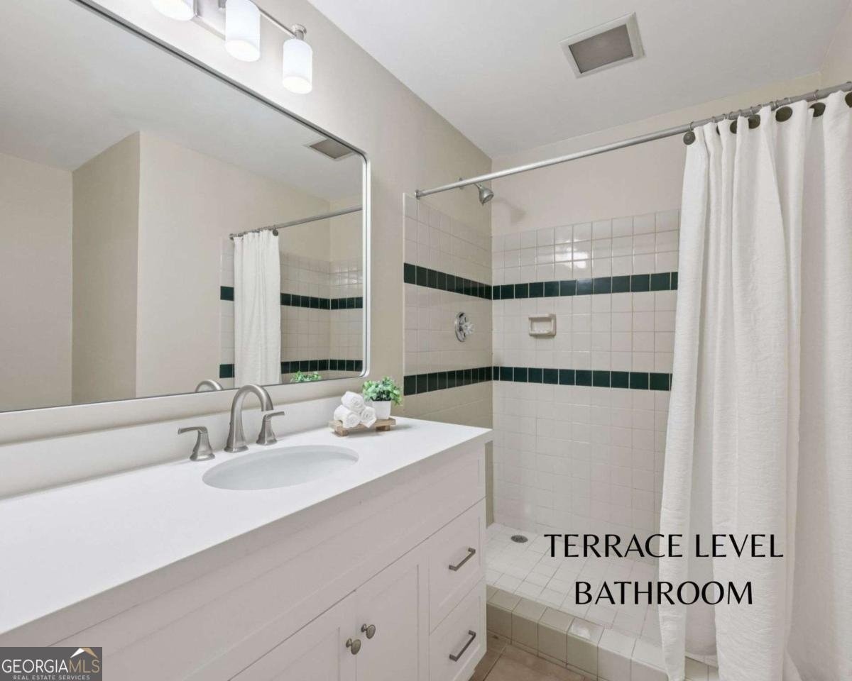 1090 Oakhaven Drive Roswell - 38