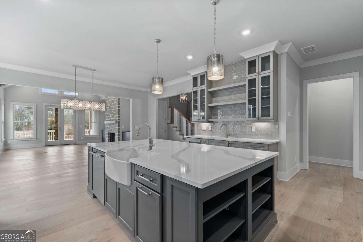 2031 Village Walk Milton - 11