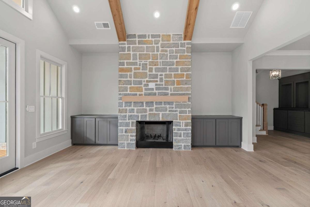 2031 Village Walk Milton - 13