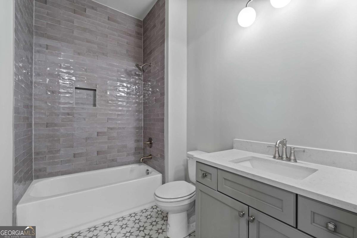 2031 Village Walk Milton - 14