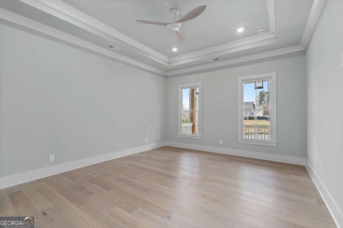 2031 Village Walk Milton - 17