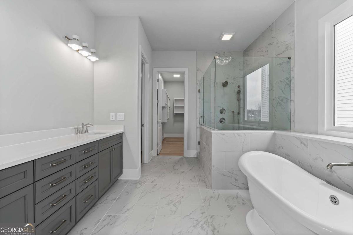 2031 Village Walk Milton - 19