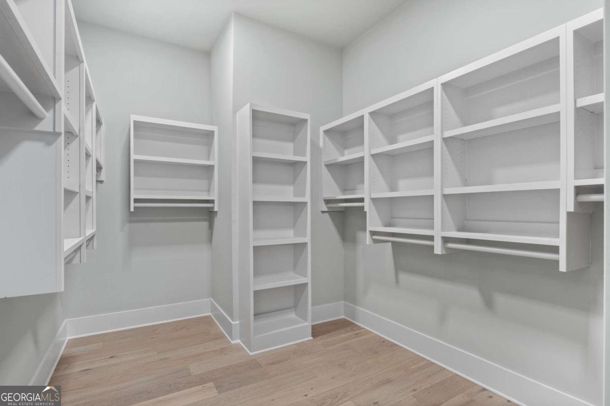 2031 Village Walk Milton - 22