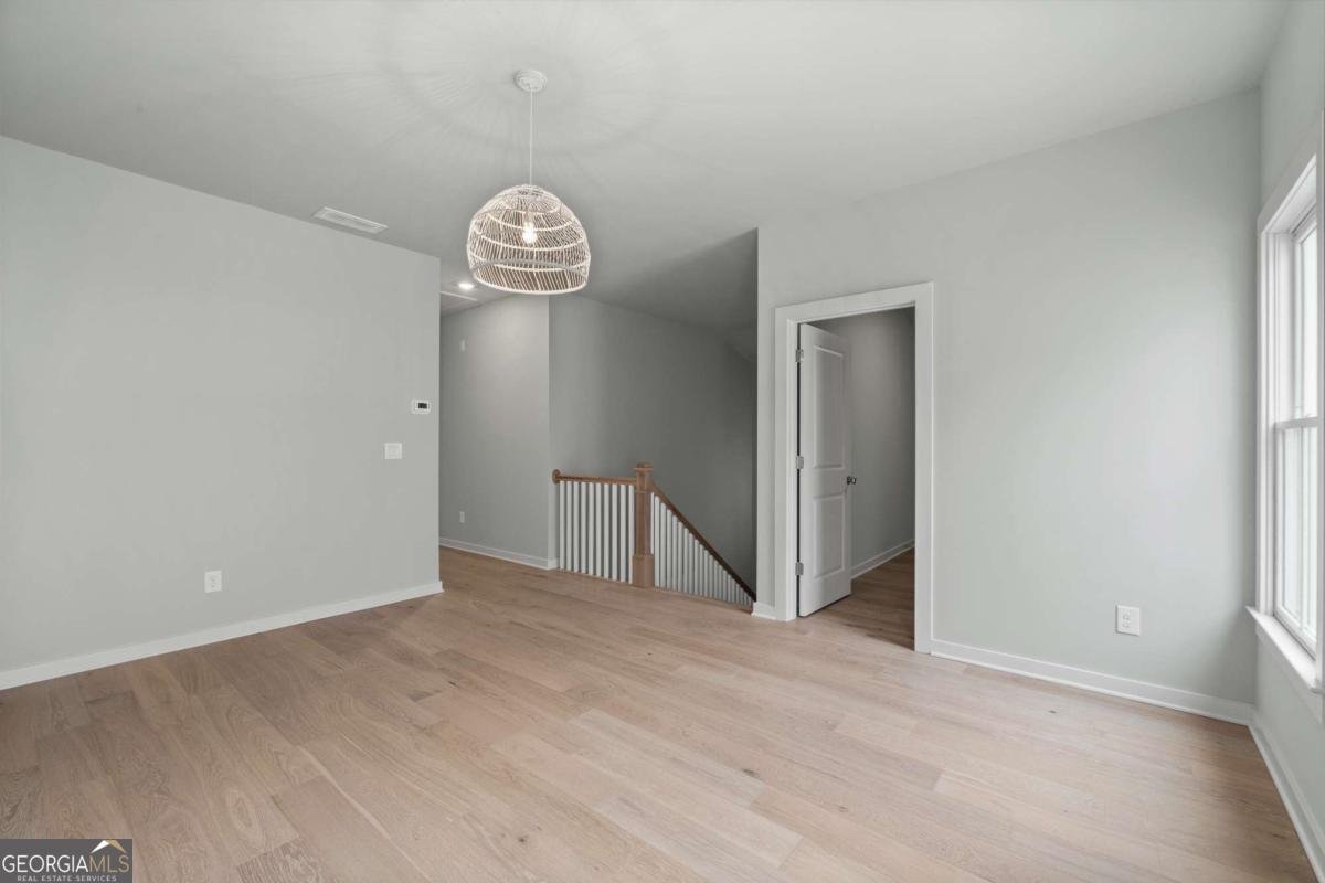 2031 Village Walk Milton - 25