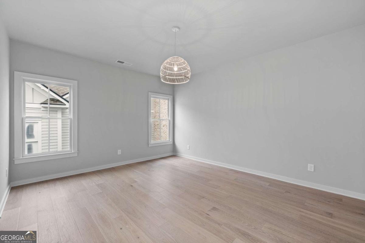 2031 Village Walk Milton - 26