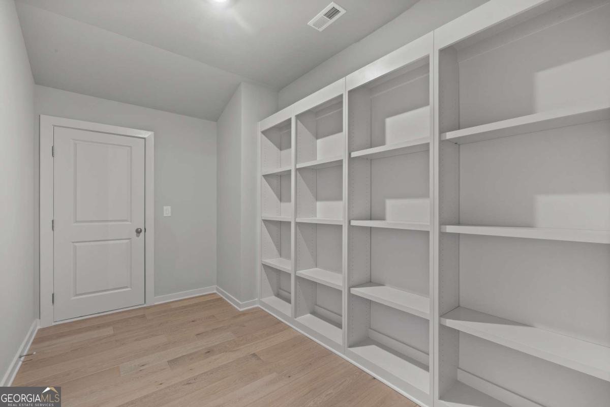 2031 Village Walk Milton - 27