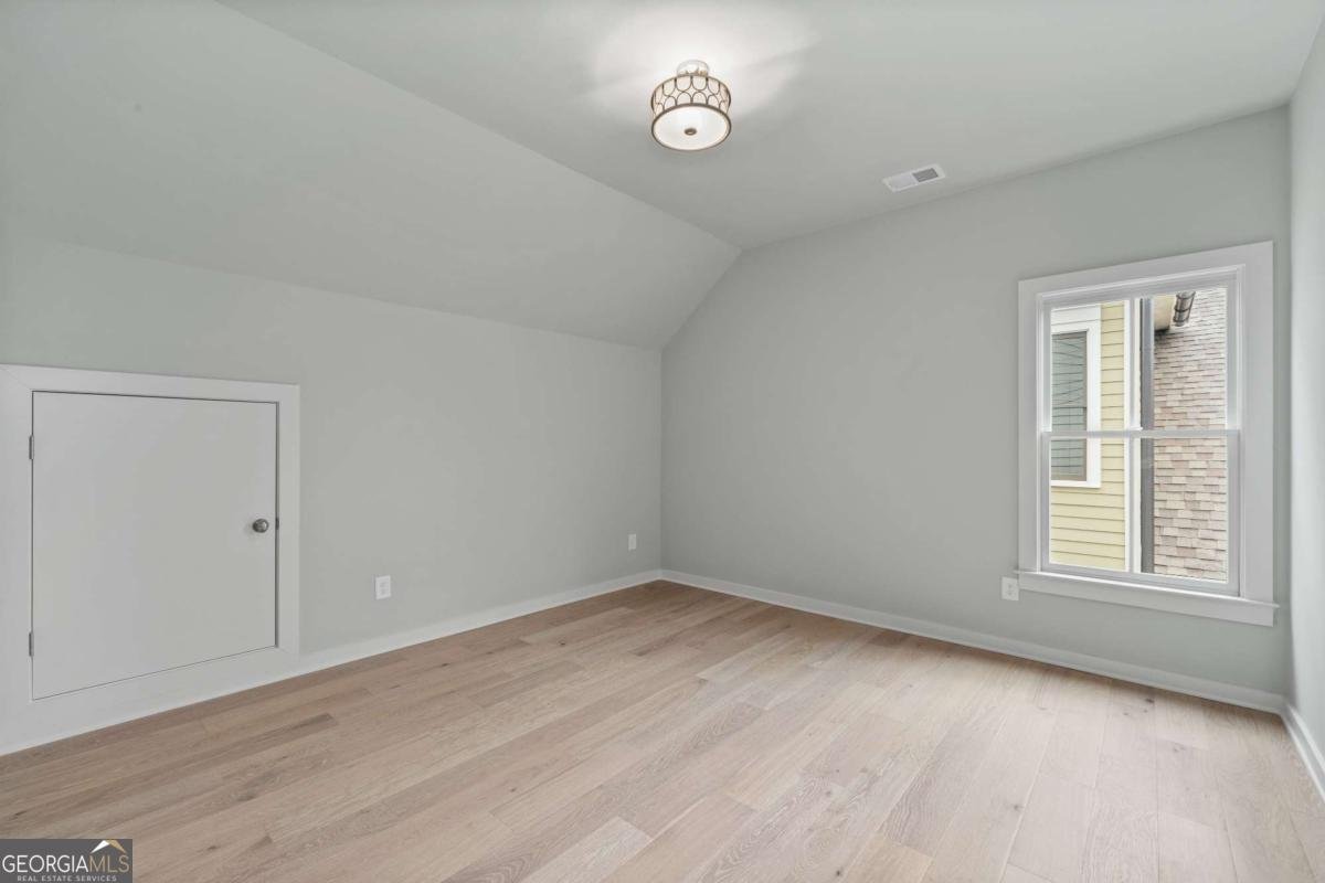 2031 Village Walk Milton - 28