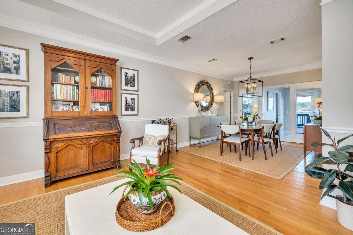 2115 Charing Brunswick - 6