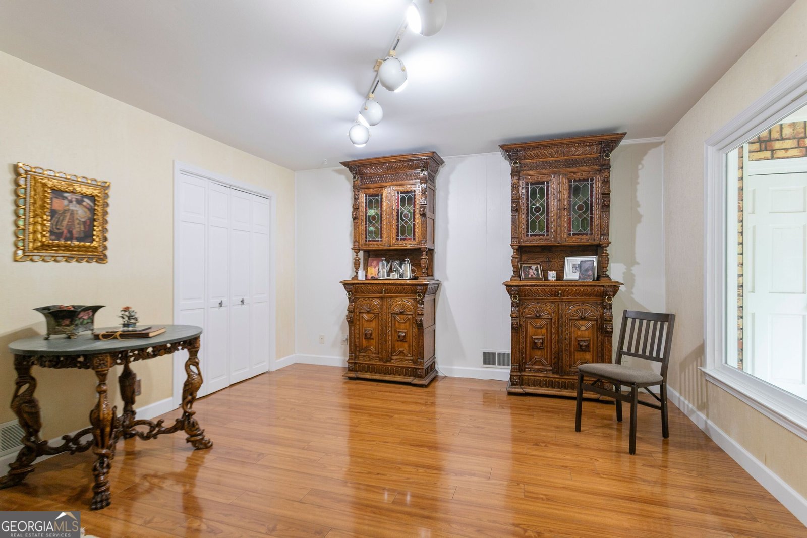 5037 HEATHERDALE Lane Atlanta - 25