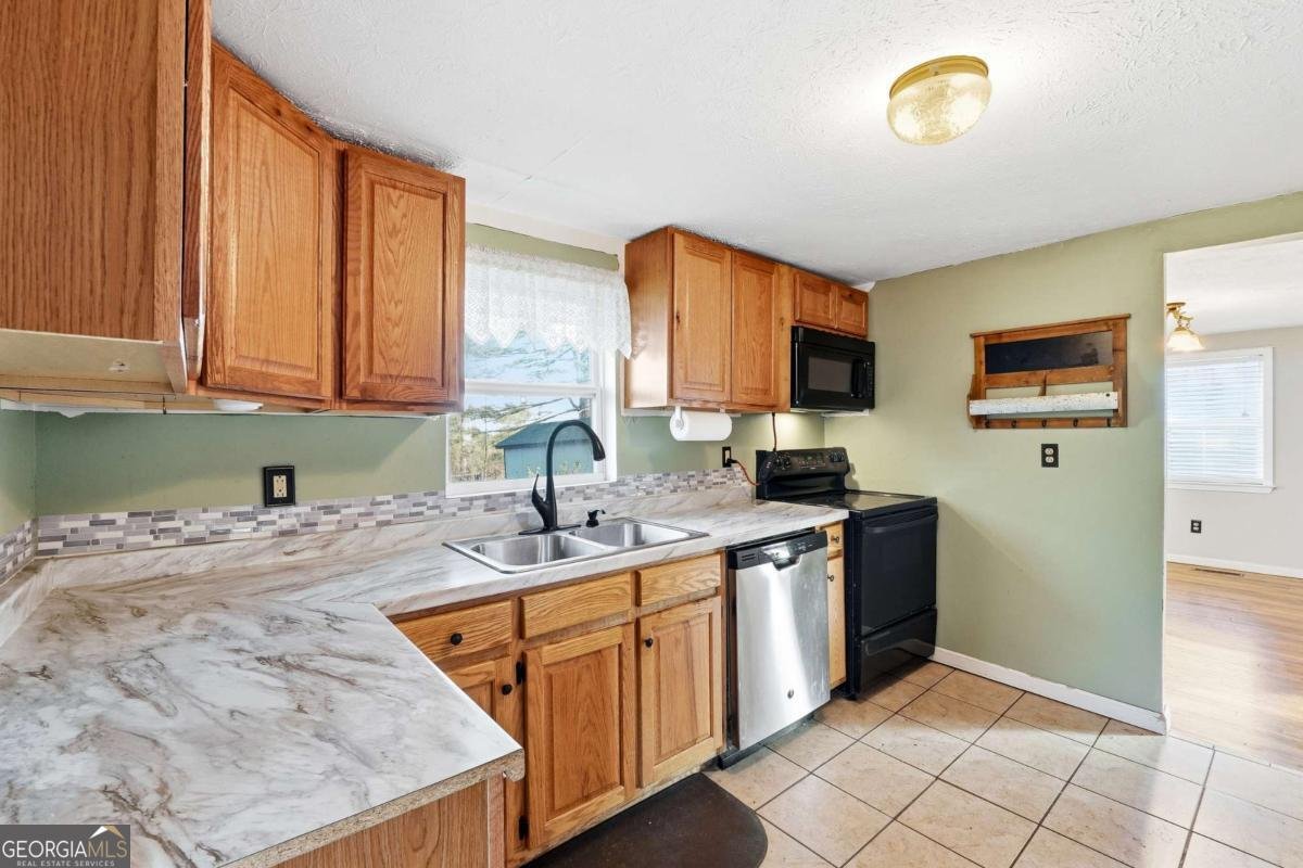 572 Young Loop Fairmount - 12