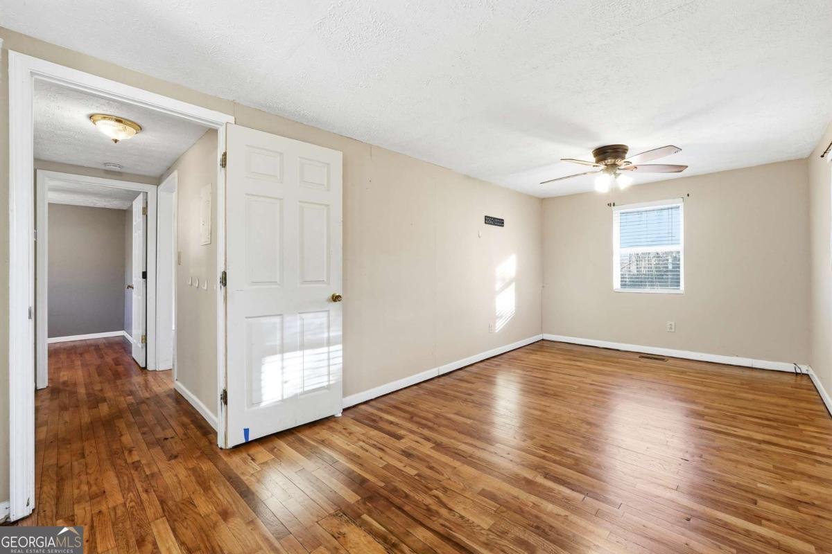 572 Young Loop Fairmount - 13