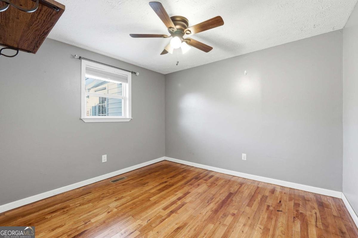 572 Young Loop Fairmount - 16