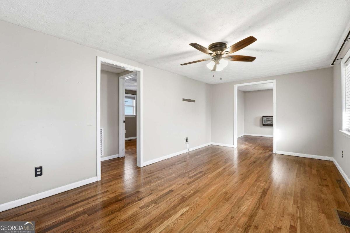 572 Young Loop Fairmount - 6