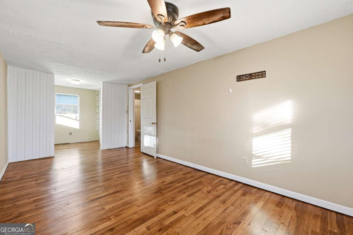 572 Young Loop Fairmount - 8