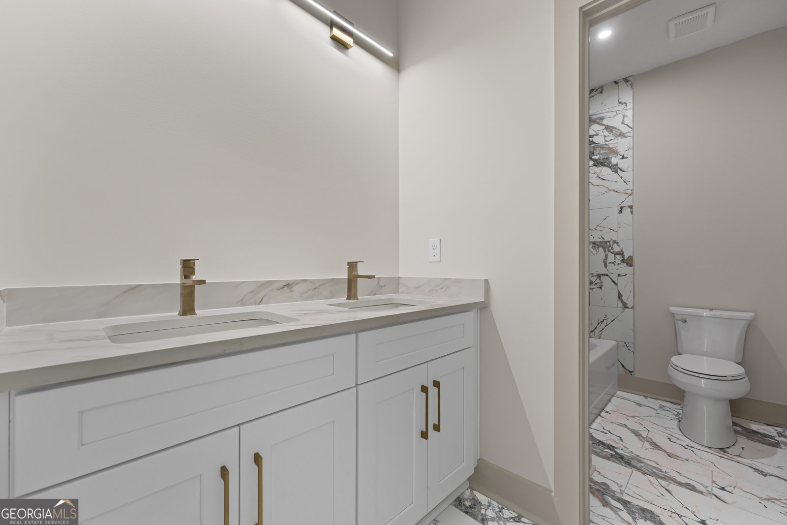 6084 BLUEWATER Boulevard Gainesville - 50