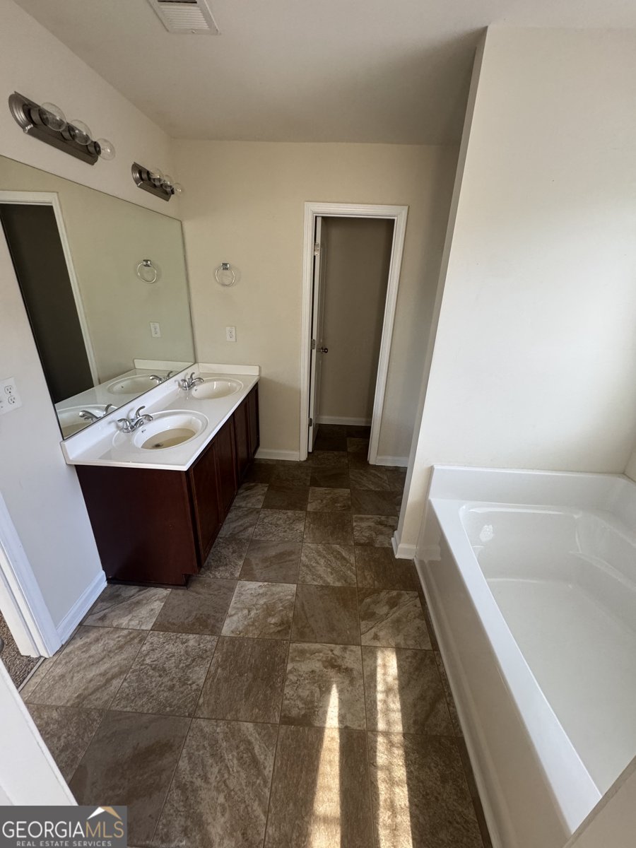 1579 Leonard Street Hampton - 7