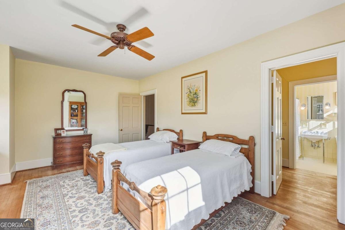 1606 Riverside Drive Gainesville - 35