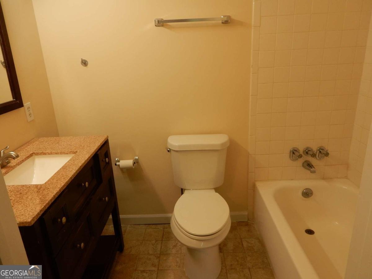 1057 Riverbend Club Drive Atlanta - 11