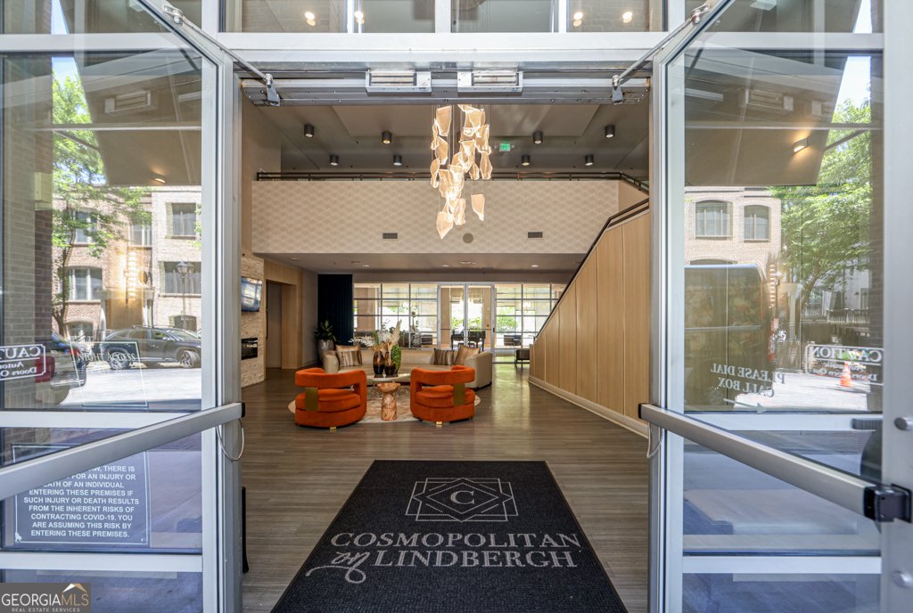 711 Cosmopolitan Drive Atlanta - main photo