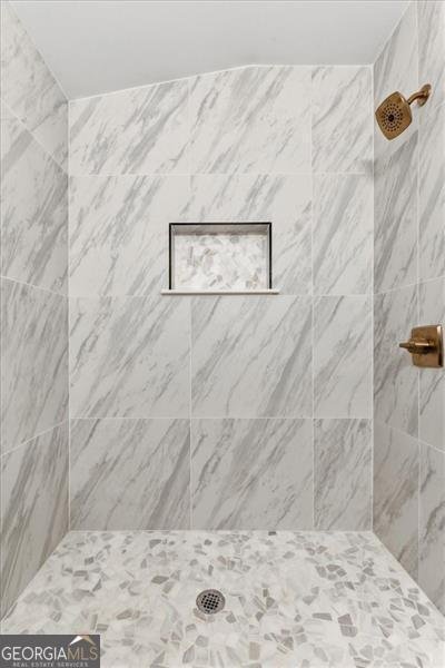 207 PARIS Drive Rome - 19