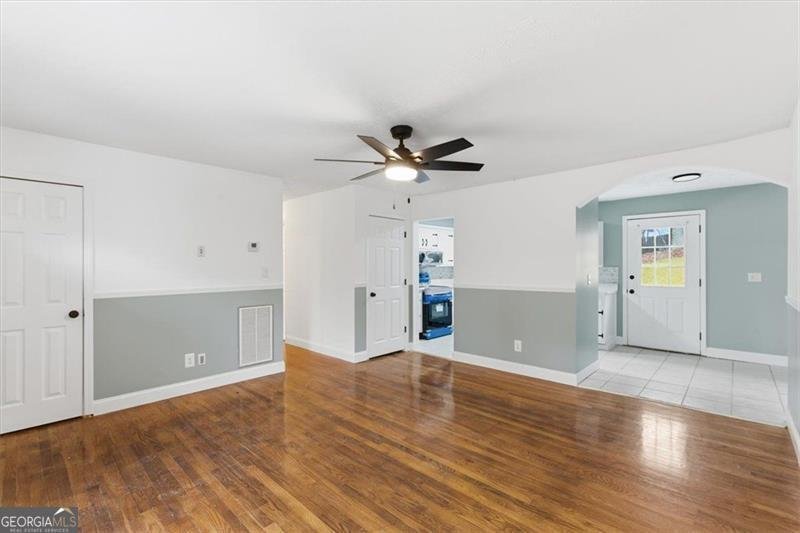 207 PARIS Drive Rome - 6