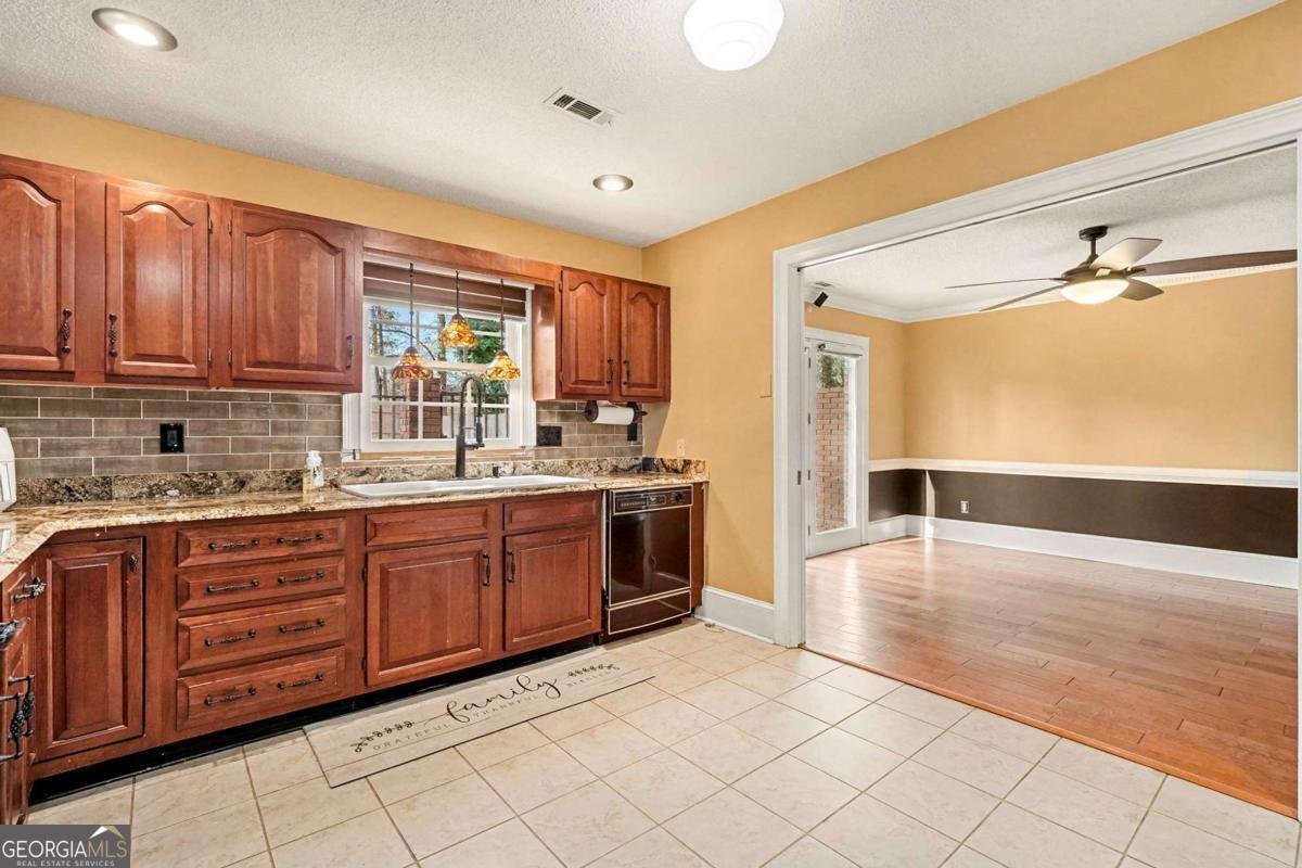 6210 Douglas Manor Court Douglasville - 9