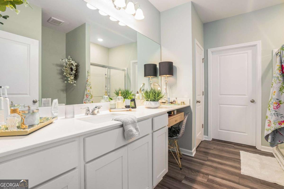 101 Carnaby Street Winder - 16