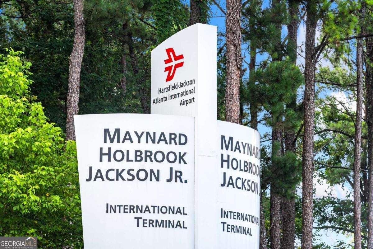 124 Camelot Drive Atlanta - 24