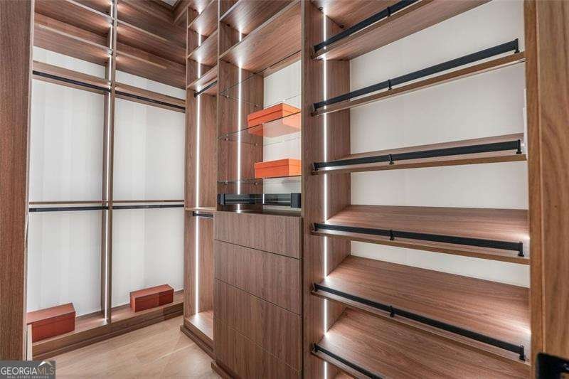 1736 COX Road Roswell - 43