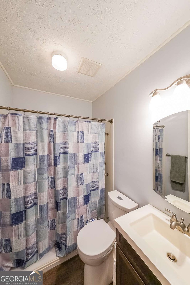 900 Victoria Lane Oxford - 17