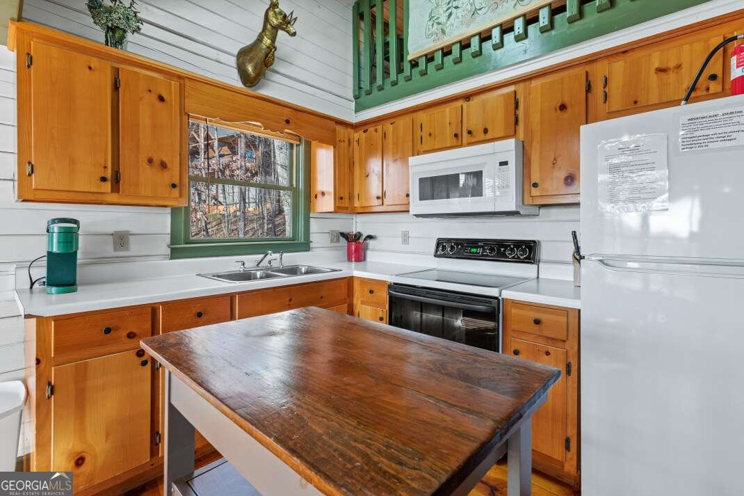 100 Smith Hill Road Cherry Log - 20