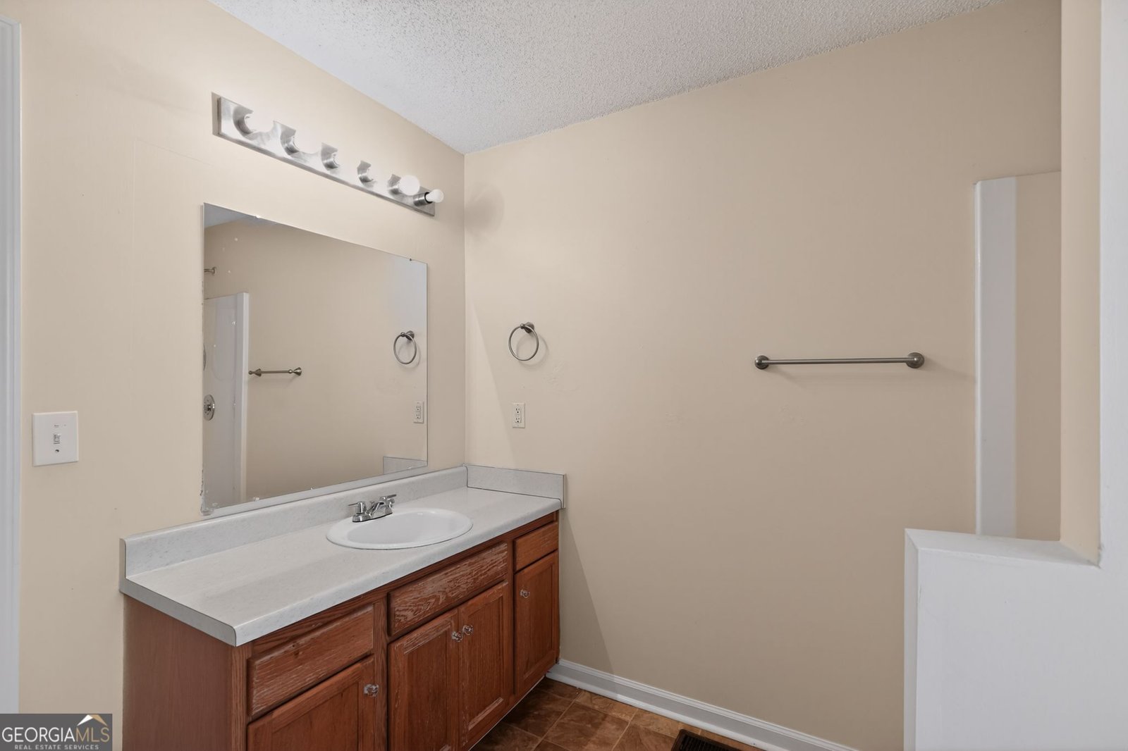 13 Sidney Rockmart - 24