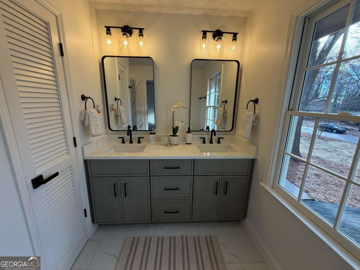 4621 Ellisbury Drive Atlanta - 24