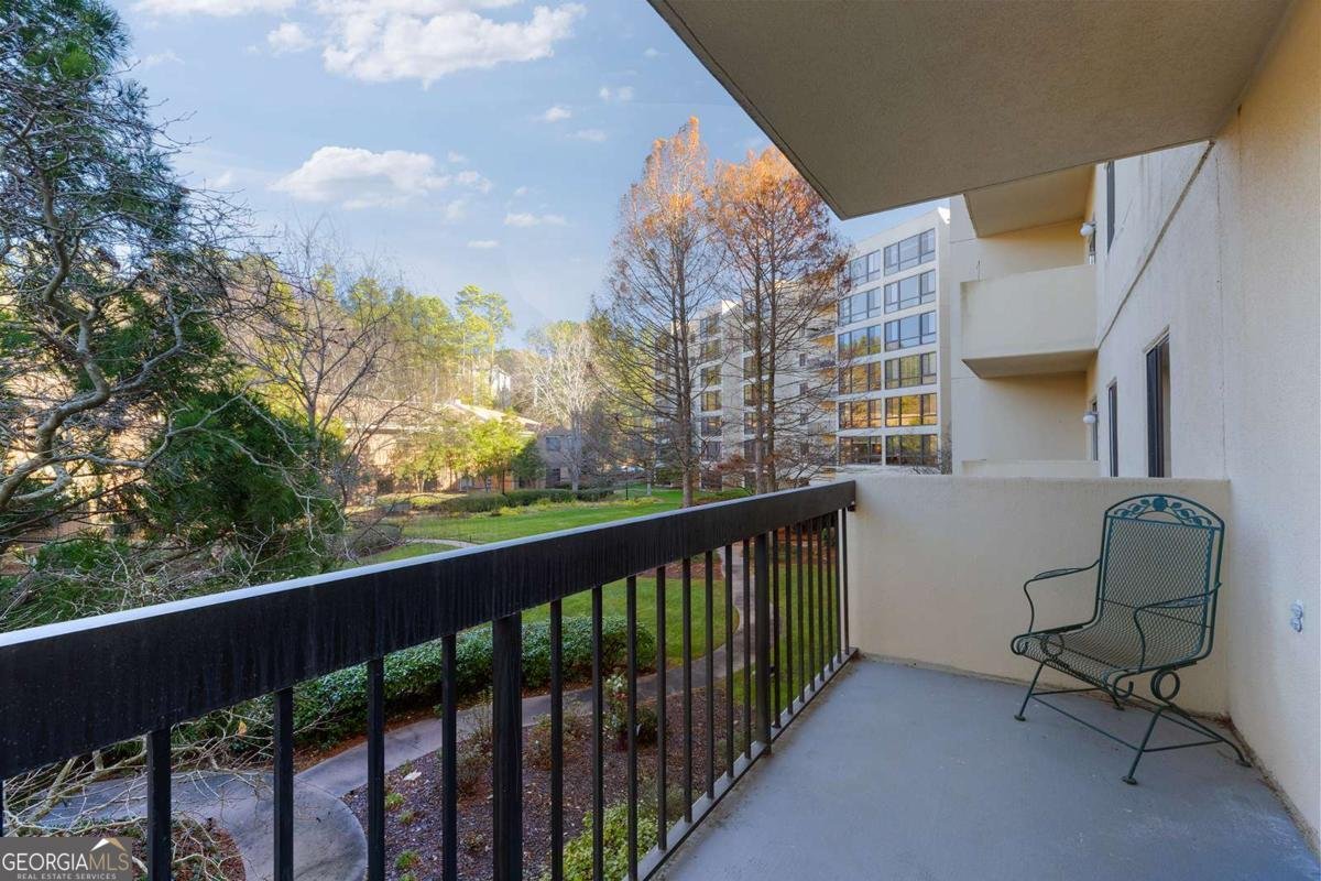 1800 Clairmont Lake Decatur - 13