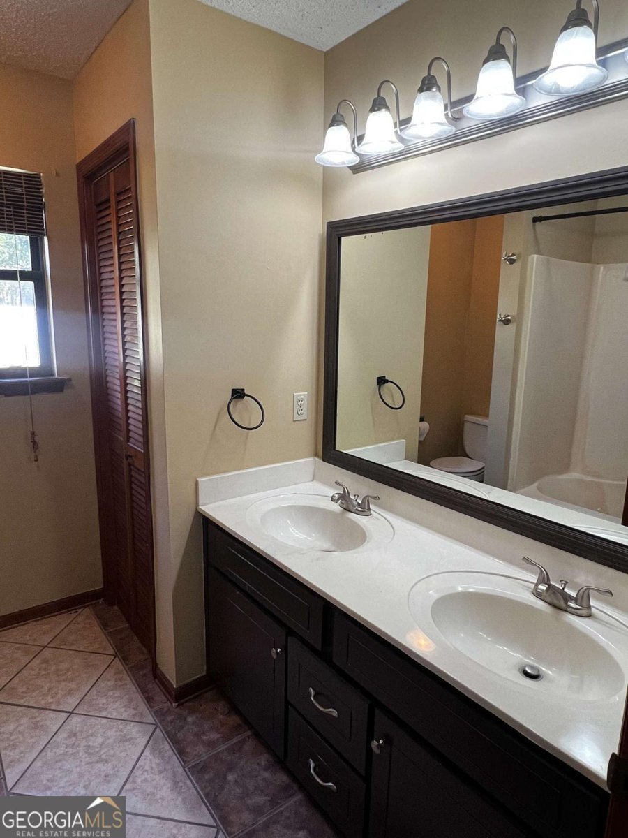 132 Woodvalley Drive Kingsland - 7