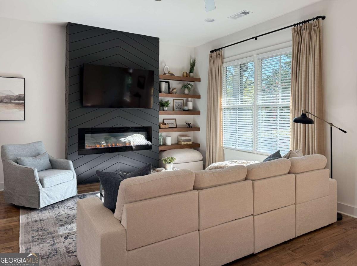 5736 Main Street Flowery Branch - 5