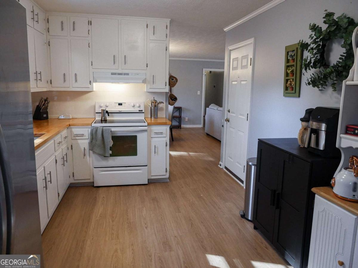 370 Ridgeview Drive Auburn - 17