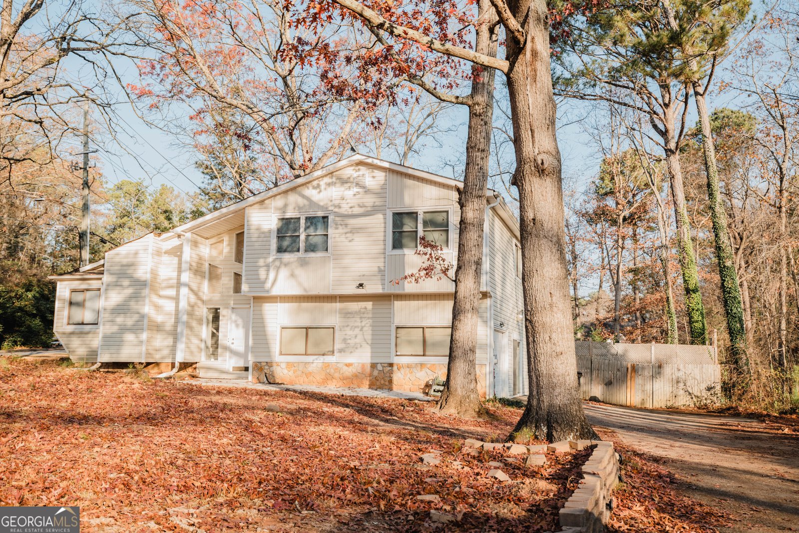 6801 Creekwood Drive Douglasville - main photo