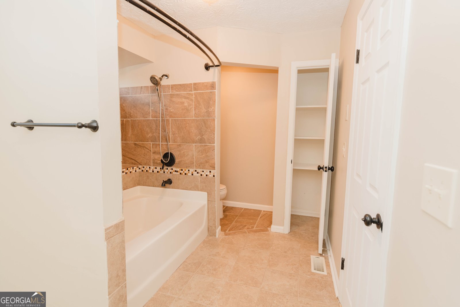 6801 Creekwood Drive Douglasville - 33