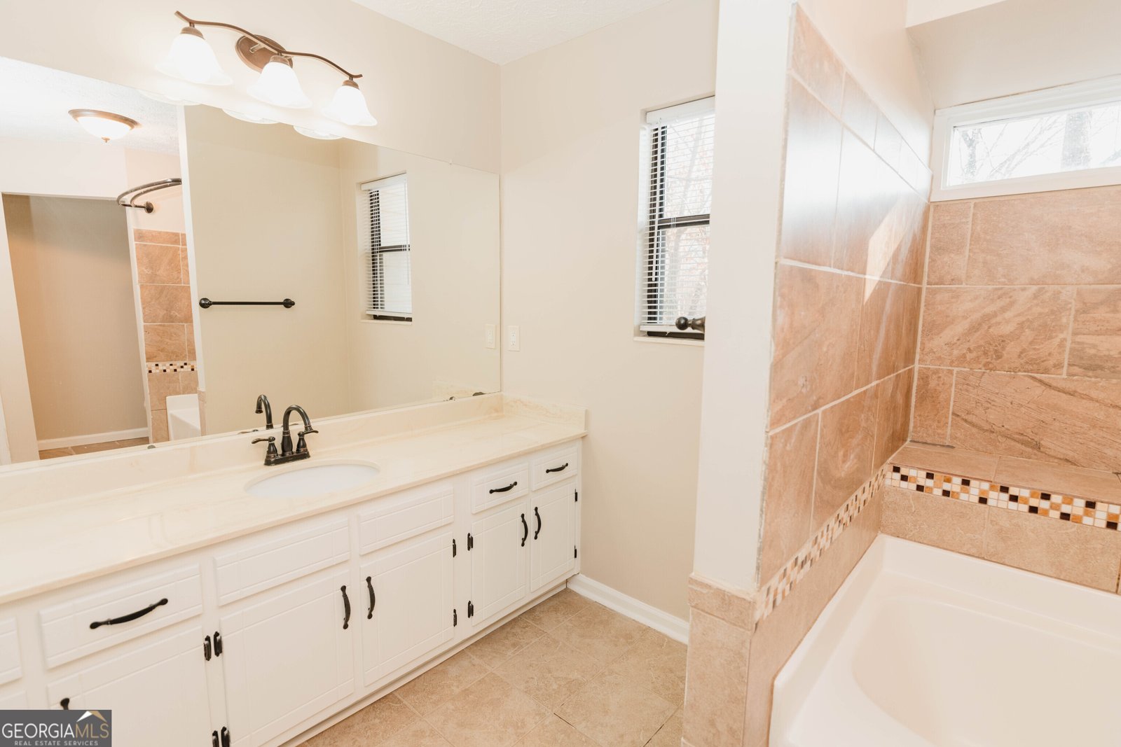 6801 Creekwood Drive Douglasville - 35