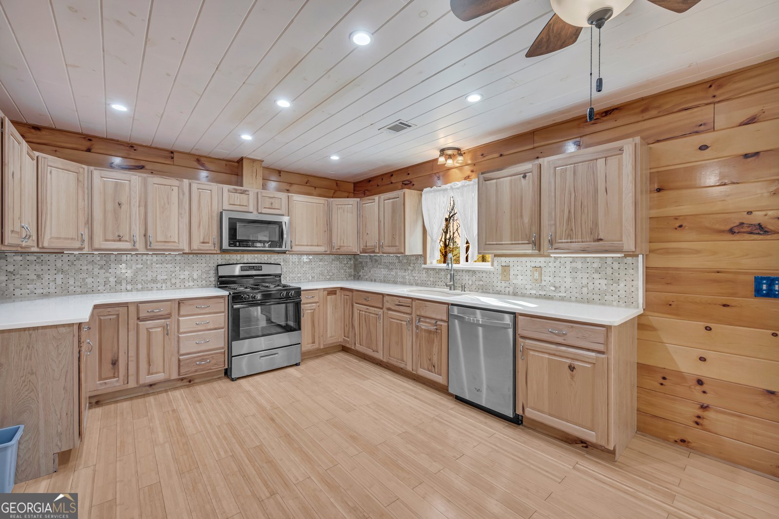 215 Stonehedge Drive Clarkesville - 19